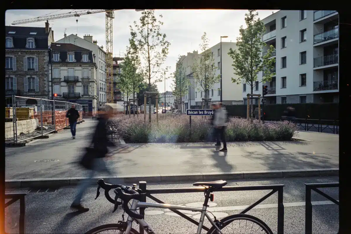Becon les Bruyères : Guide complet sur la Gare et le Quartier