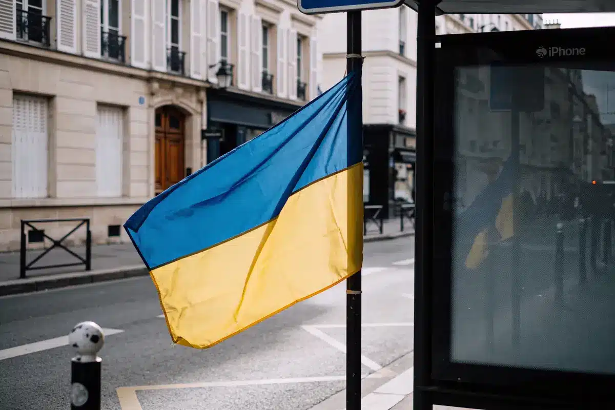 Drapeau bleu et jaune : Significations et pays associés !
